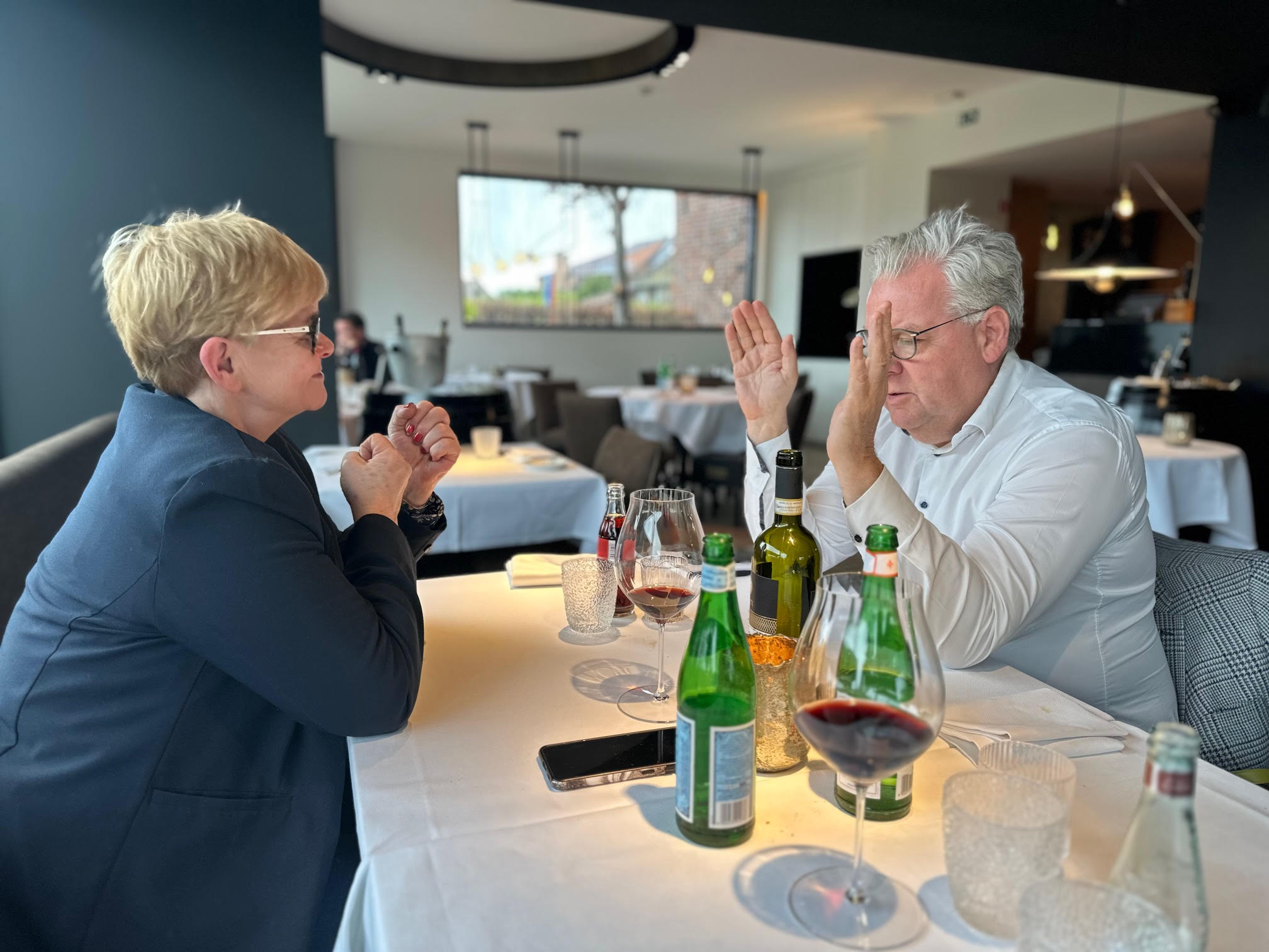 Godelieve en Alain aan tafel in gesprek